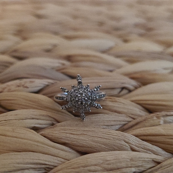 Snowflake diamond ring in sterling silver Snowflake jewelry silver diamond ring - Picture 1 of 8